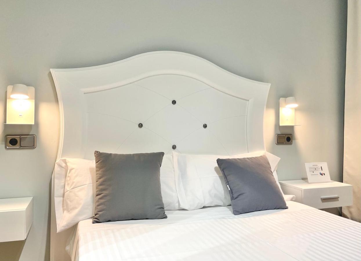 Hostal Los Angeles Madrid Exterior photo