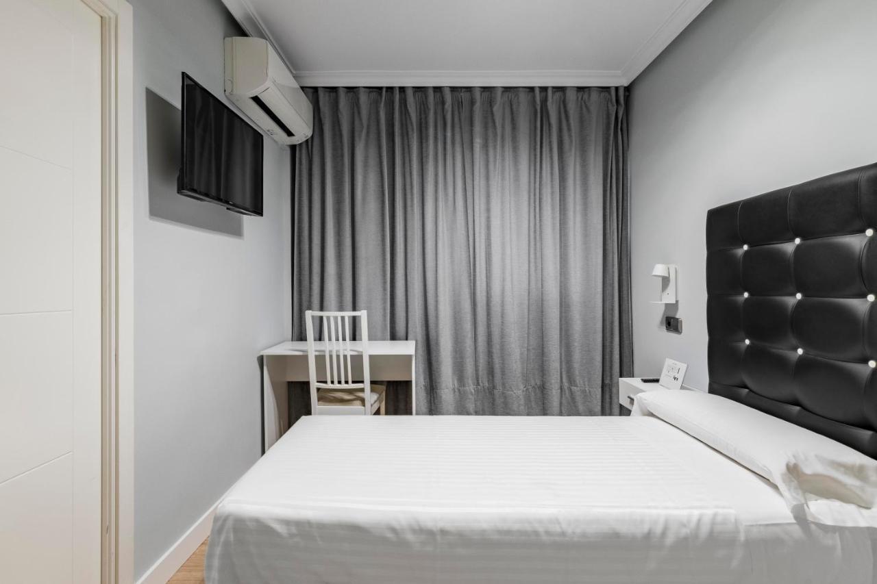 Hostal Los Angeles Madrid Exterior photo
