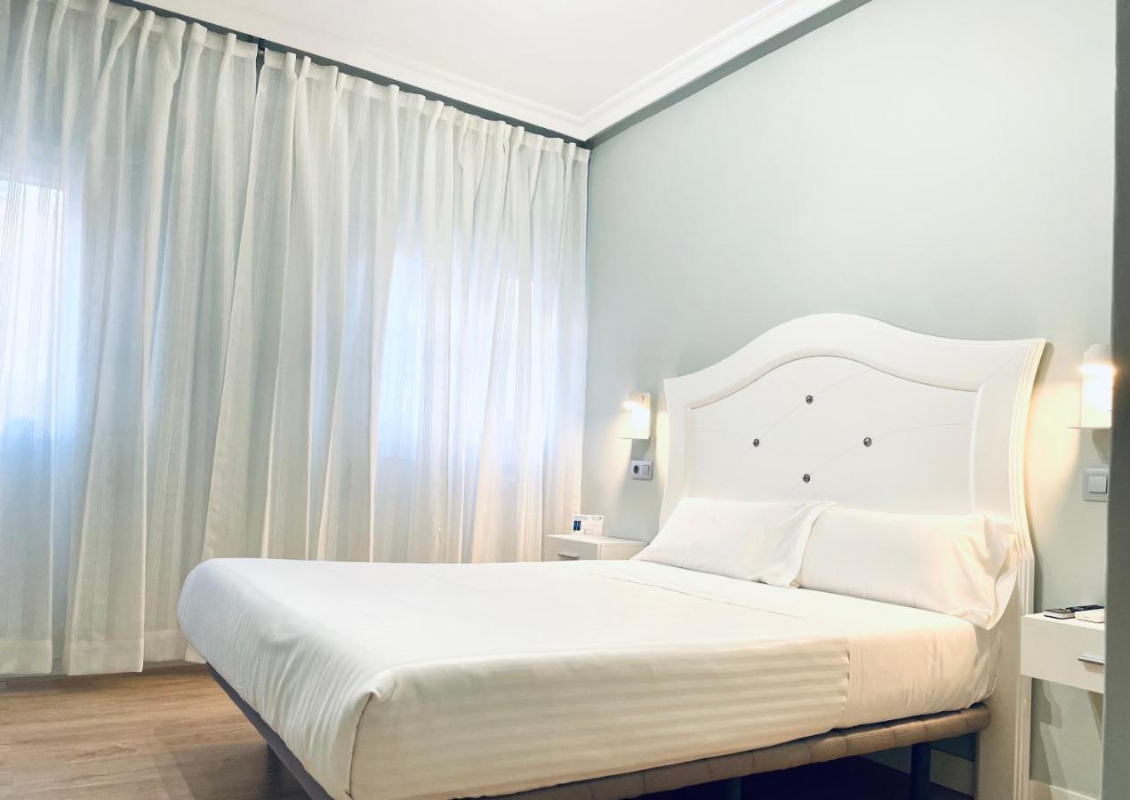 Hostal Los Angeles Madrid Exterior photo