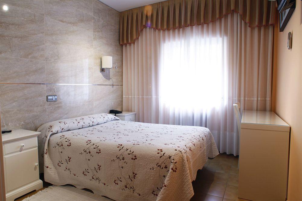 Hostal Los Angeles Madrid Exterior photo