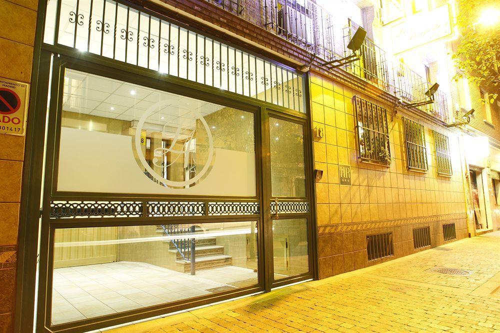 Hostal Los Angeles Madrid Exterior photo