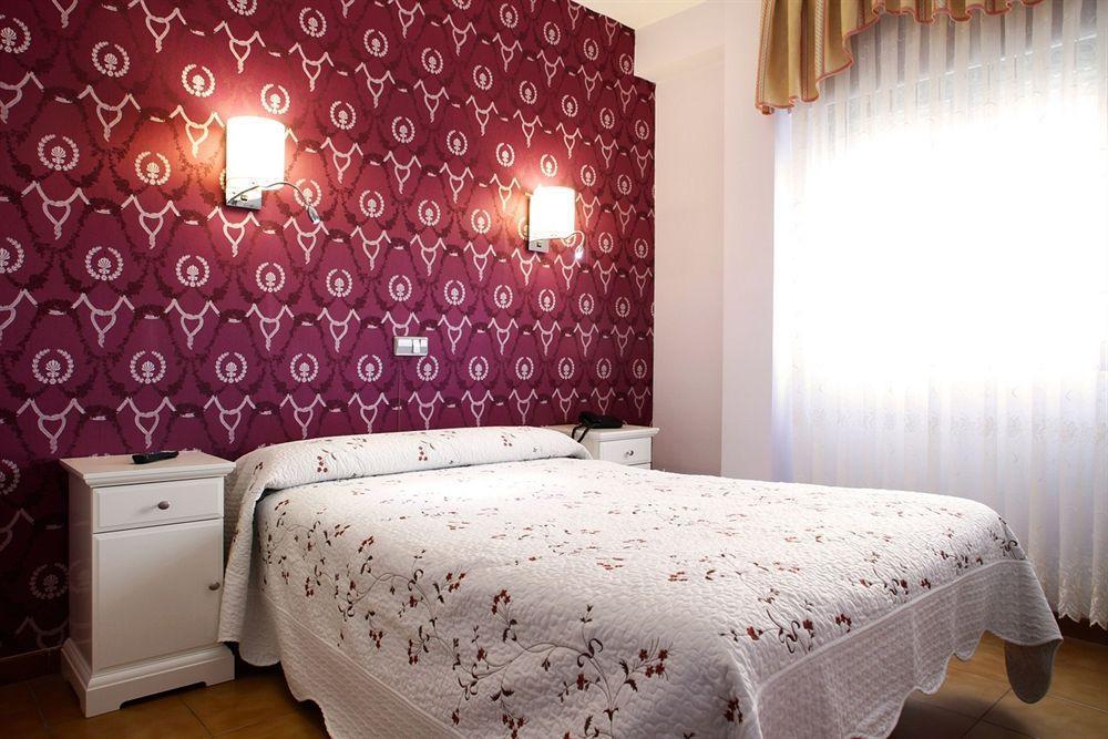 Hostal Los Angeles Madrid Exterior photo