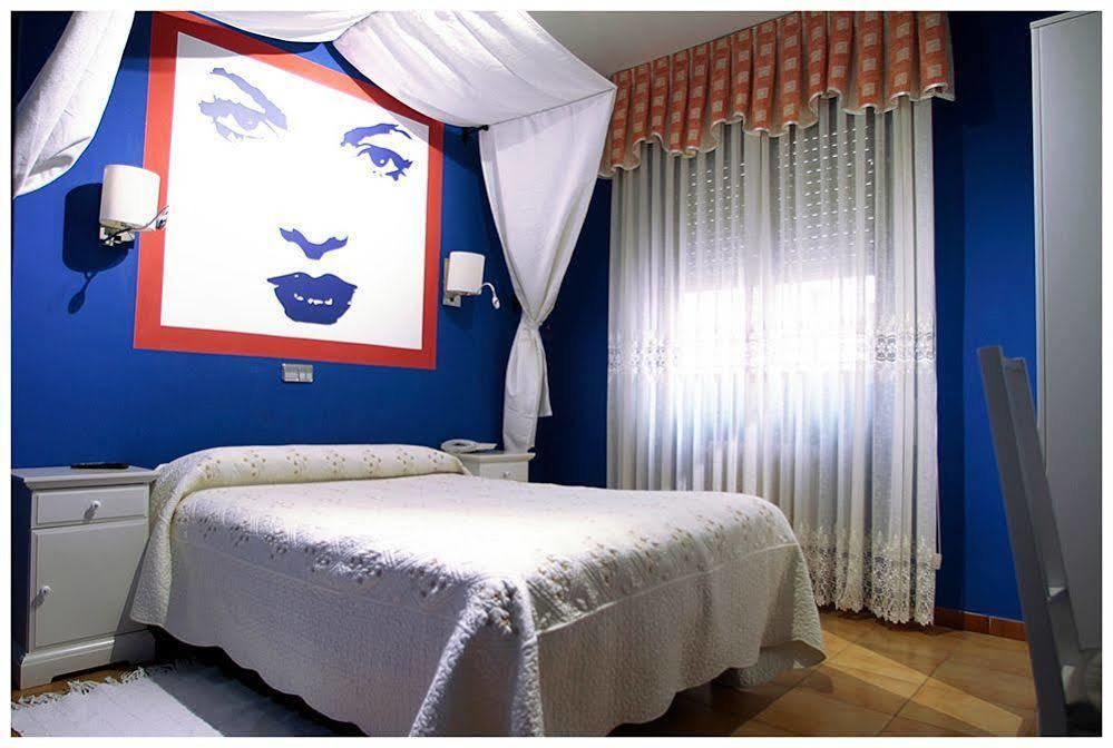 Hostal Los Angeles Madrid Exterior photo