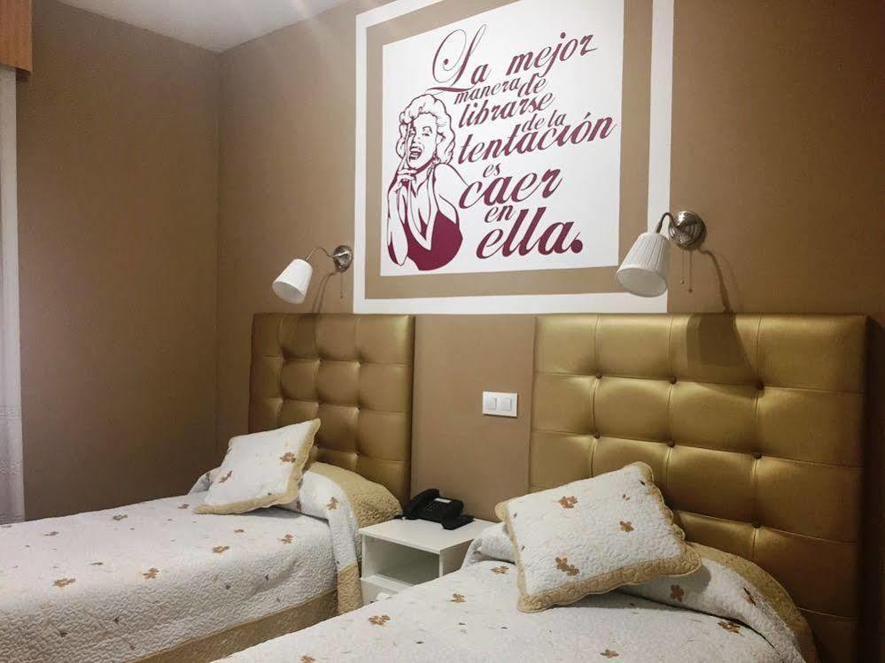 Hostal Los Angeles Madrid Exterior photo